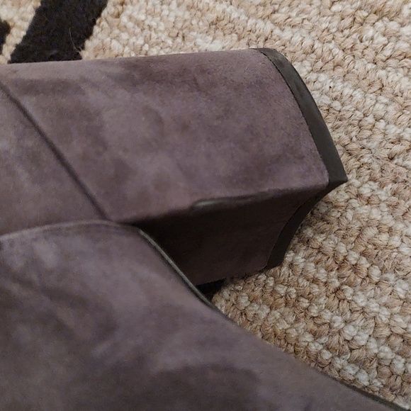 Stuart Weitzman grey suede boot, size 9 - Picture 5 of 10